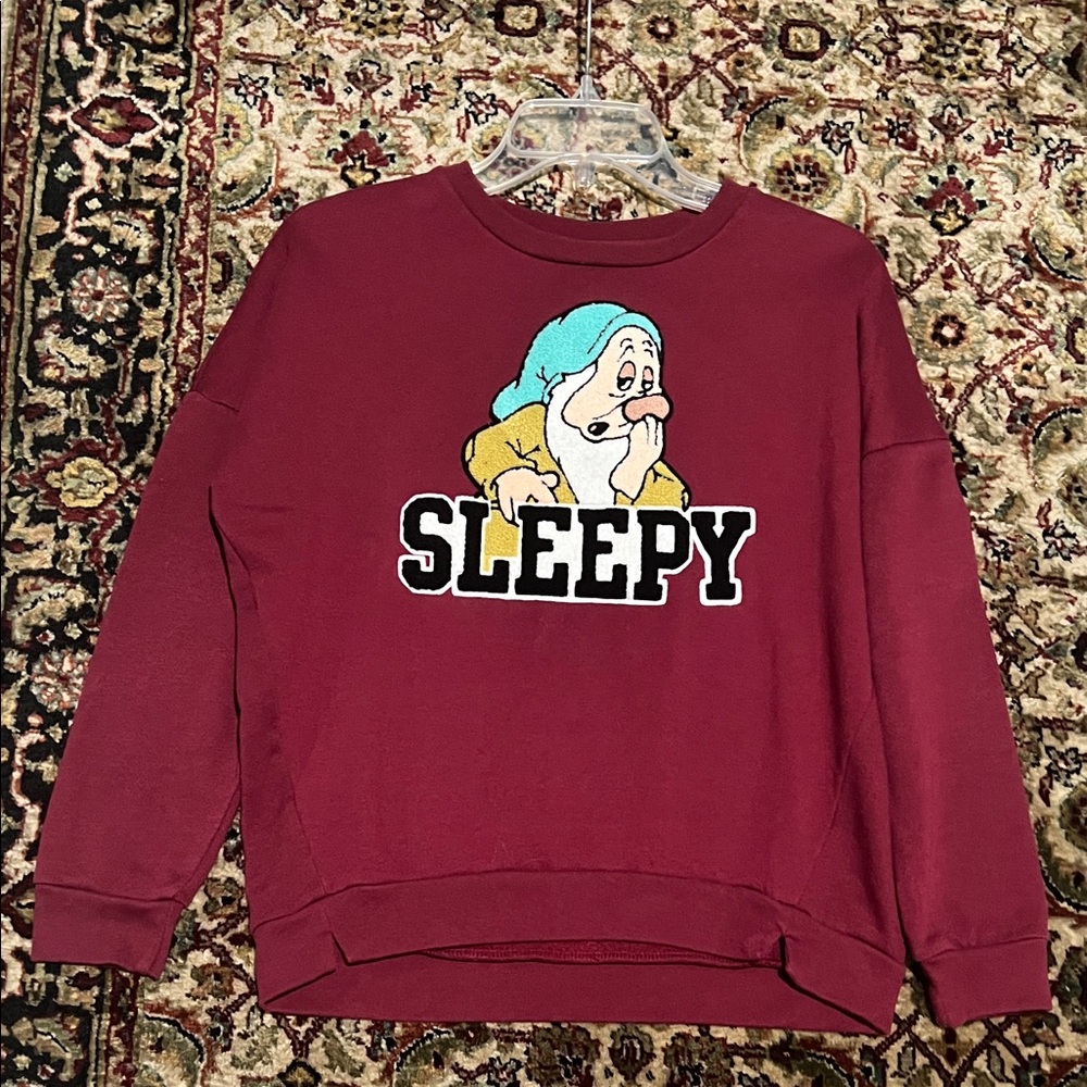 Disney Maroon Cozy Crewneck Sweatshirt Snow Whites “Sleepy” Size Small